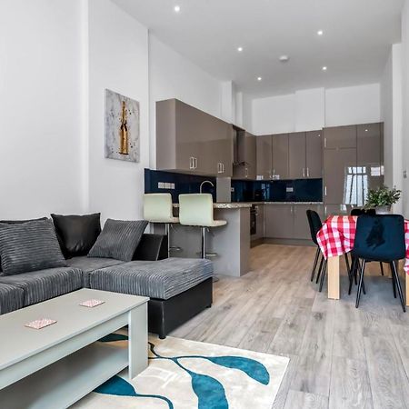 Lovely 1 Bedroom Apartment In Central Γουόκινγκ Εξωτερικό φωτογραφία