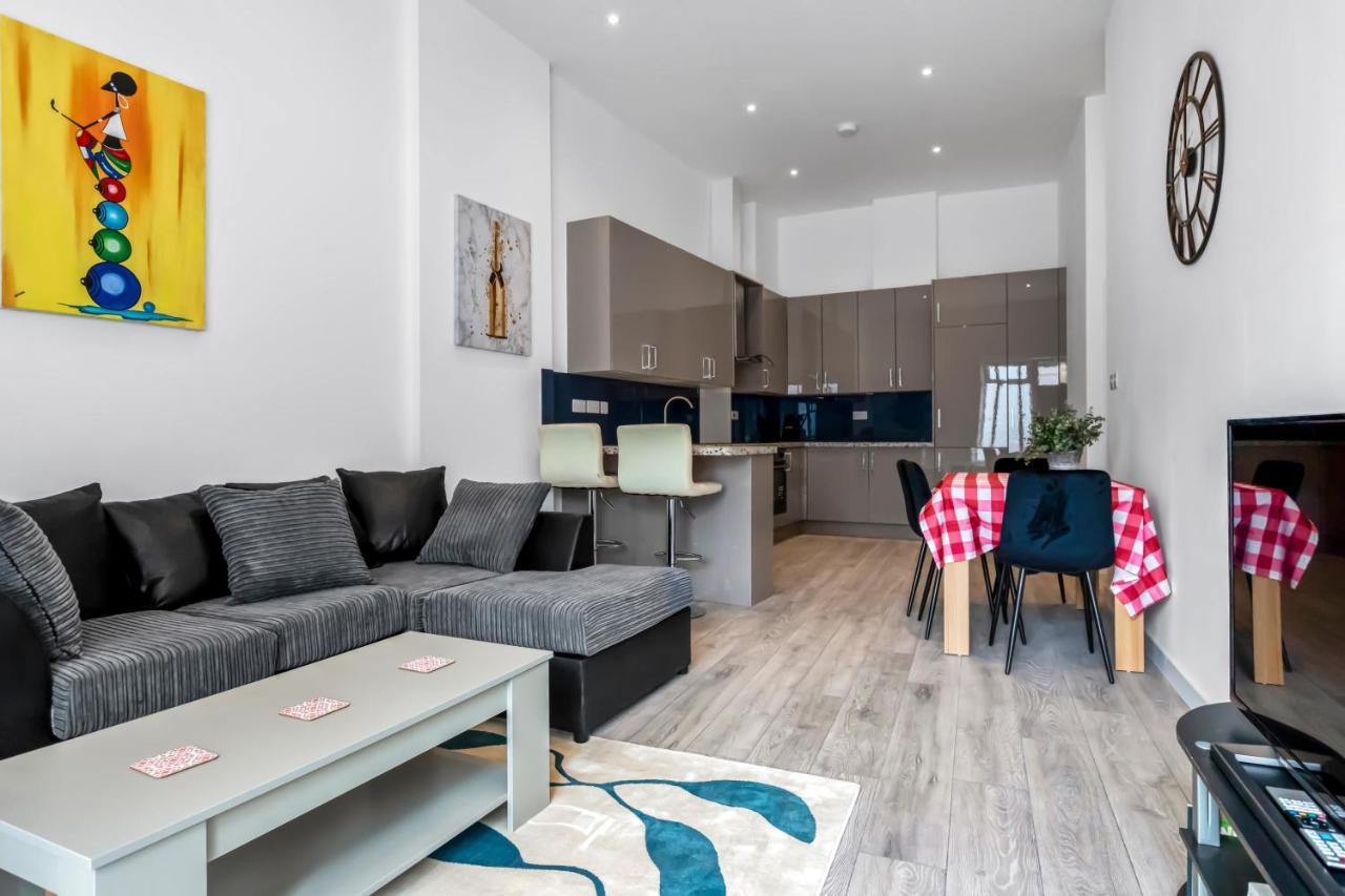 Lovely 1 Bedroom Apartment In Central Γουόκινγκ Εξωτερικό φωτογραφία