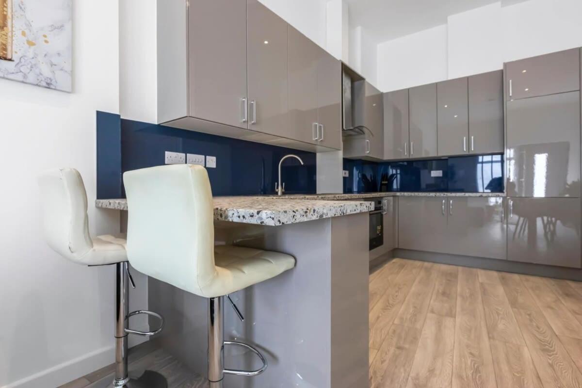 Lovely 1 Bedroom Apartment In Central Γουόκινγκ Εξωτερικό φωτογραφία