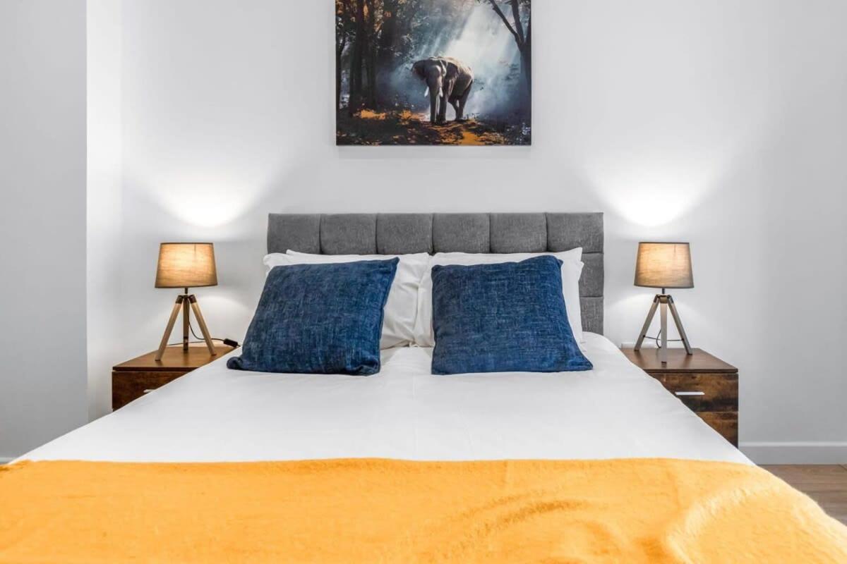 Lovely 1 Bedroom Apartment In Central Γουόκινγκ Εξωτερικό φωτογραφία